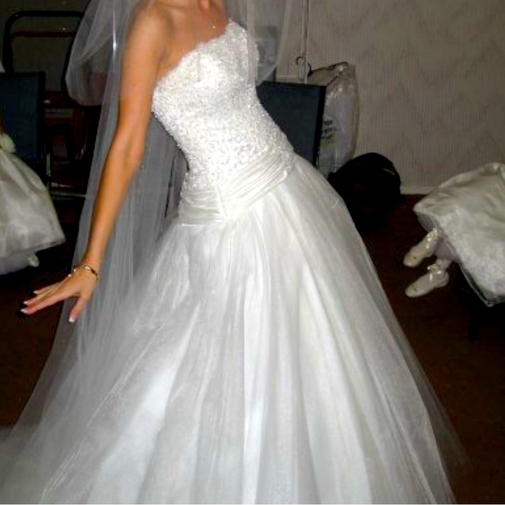 Gorgeous Wedding dress on SALE!!
